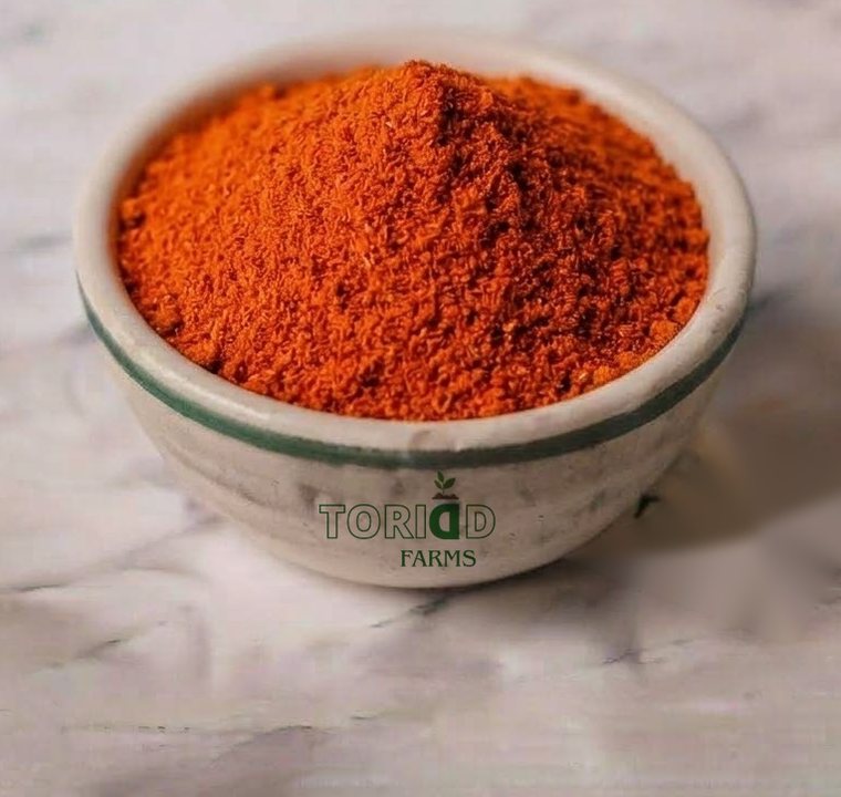 Bowl of dried bird’s eye chilli powder